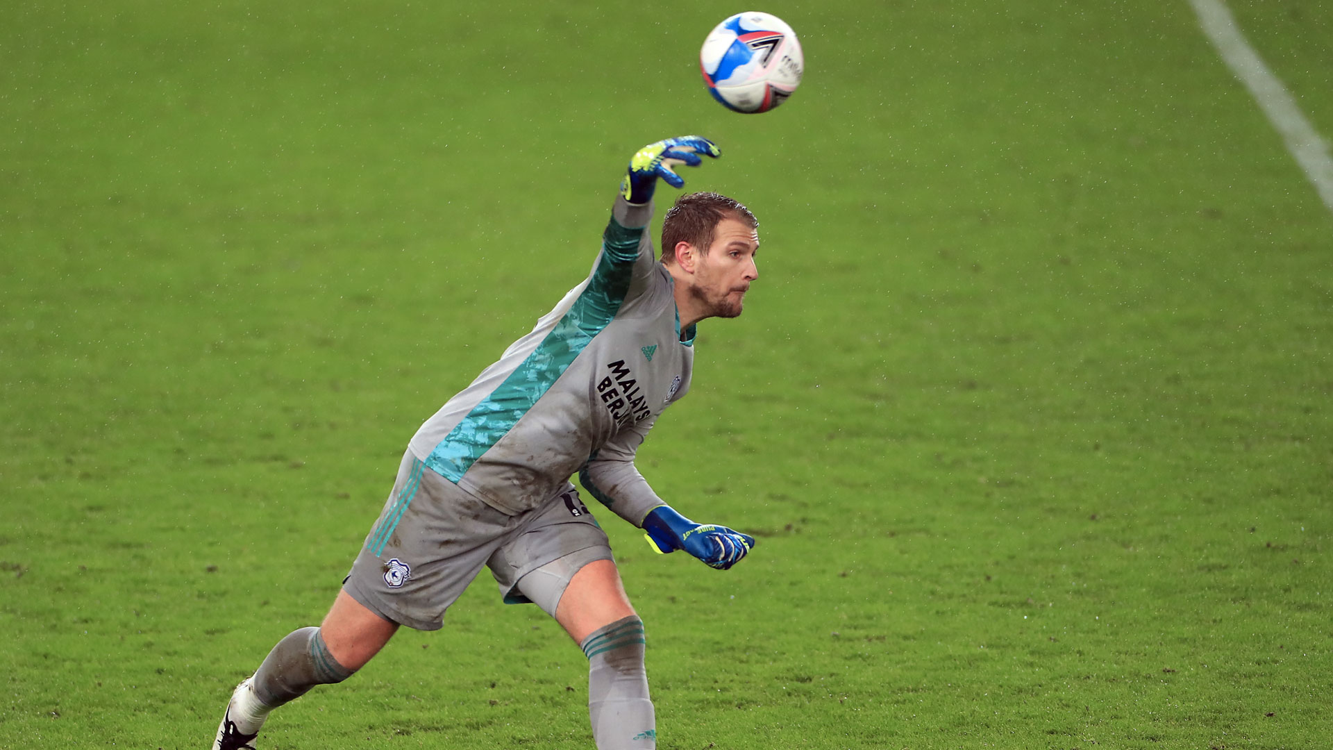 Alex Smithies throws the ball out against Stoke City...