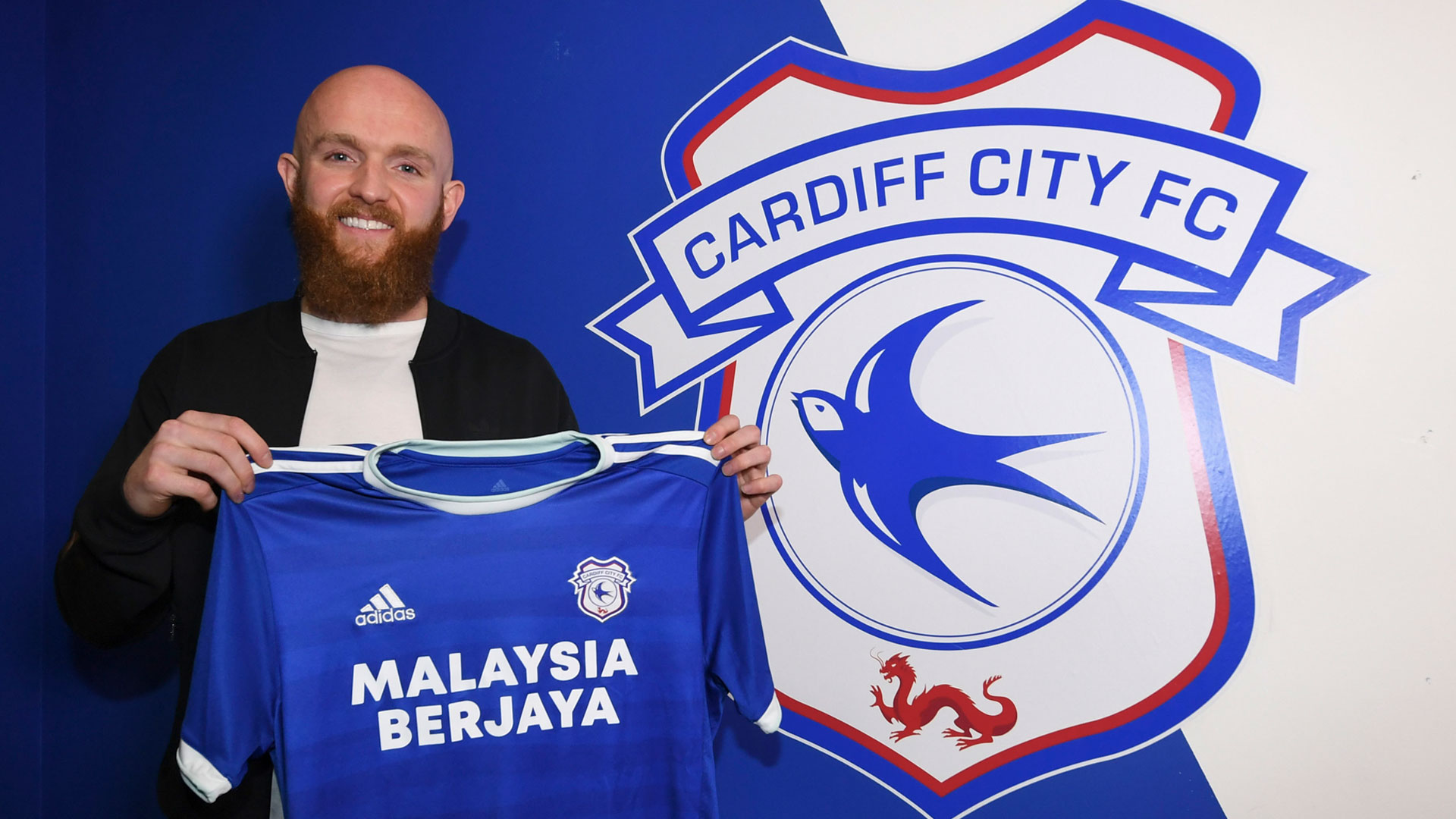 Jonny Williams signs at CCS...