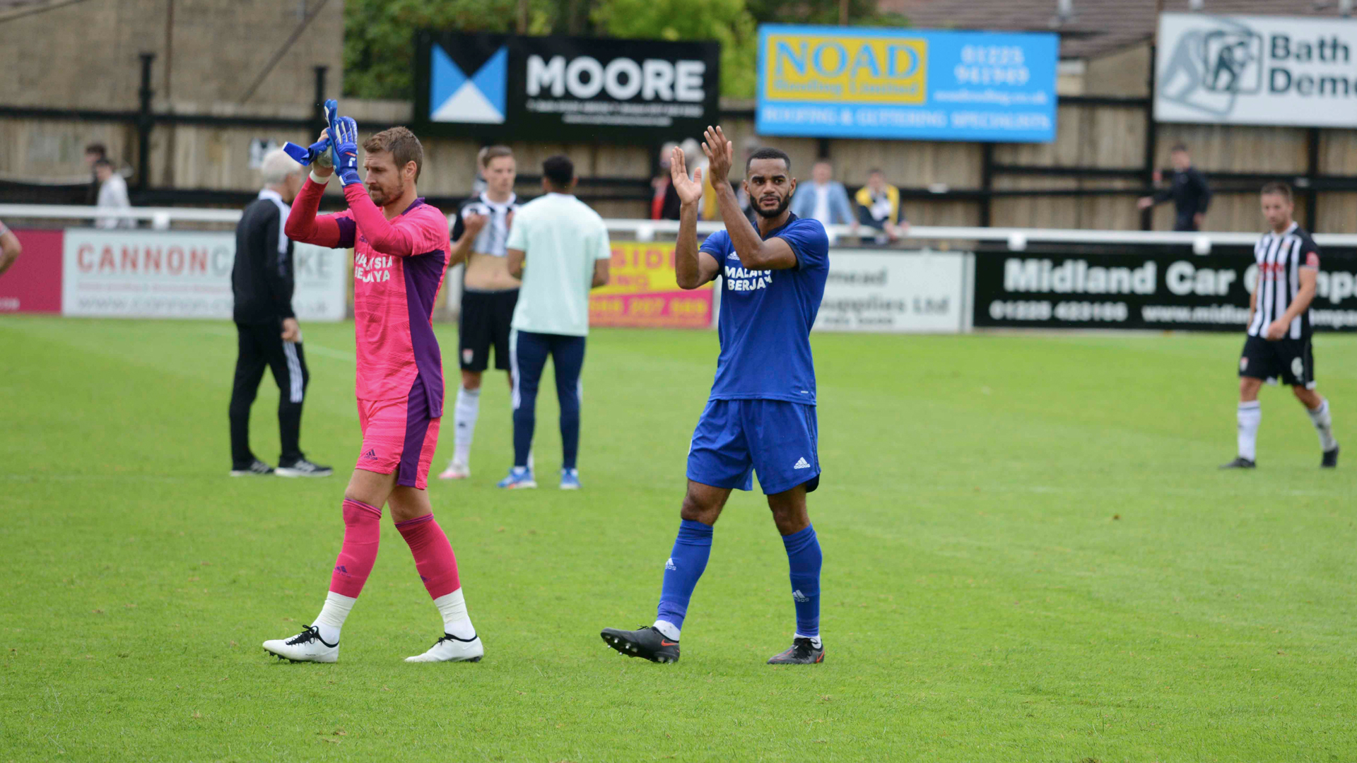 Alex Smithies claps the supporters at Bath City...