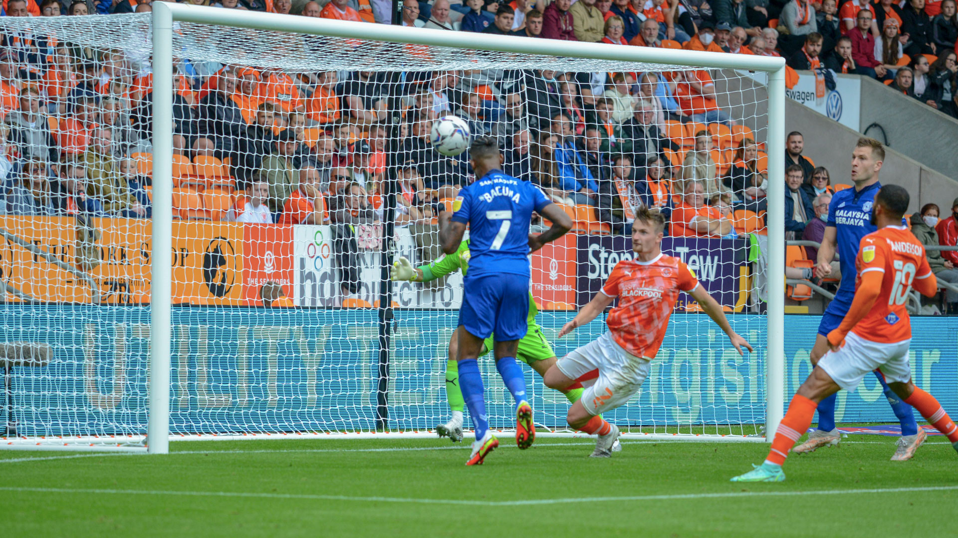 Leandro Bacuna scores at Bloomfield Road...