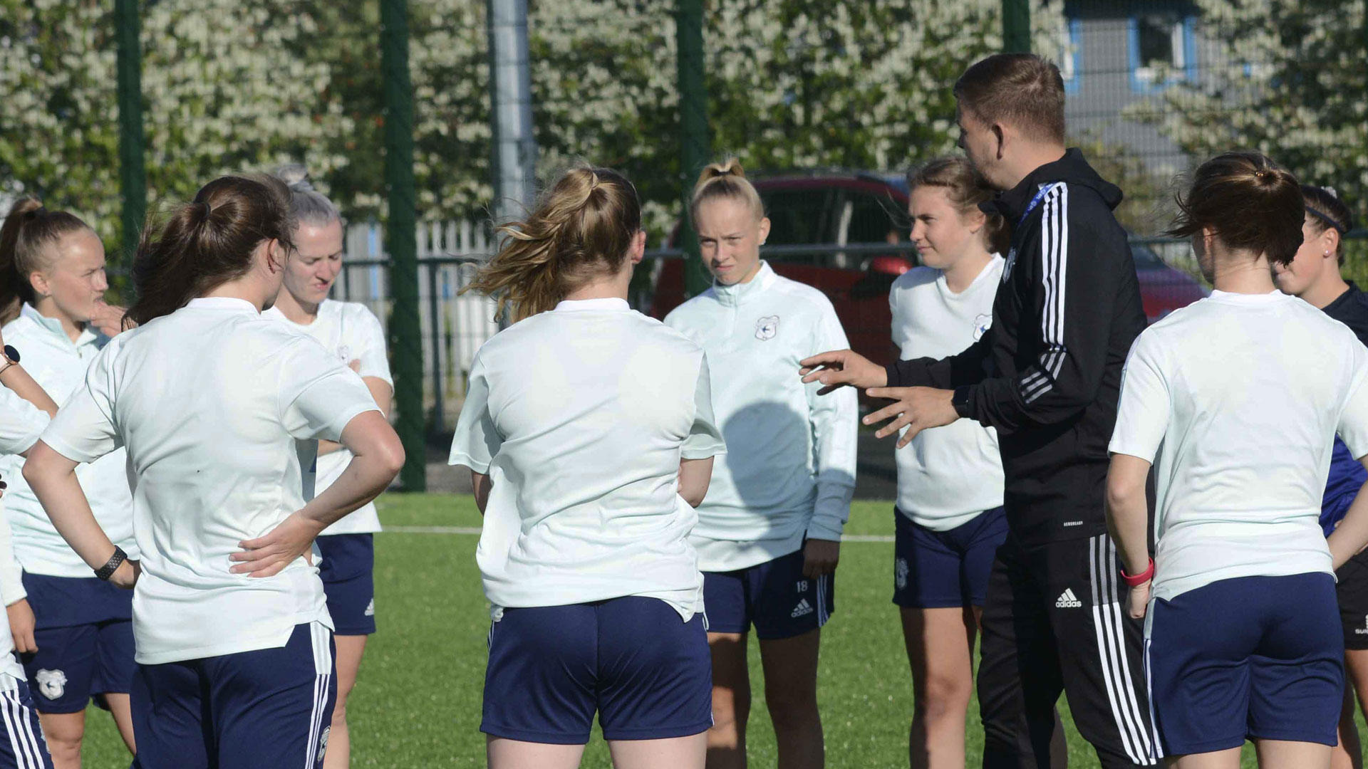 Iain Darbyshire coaches his squad in training...