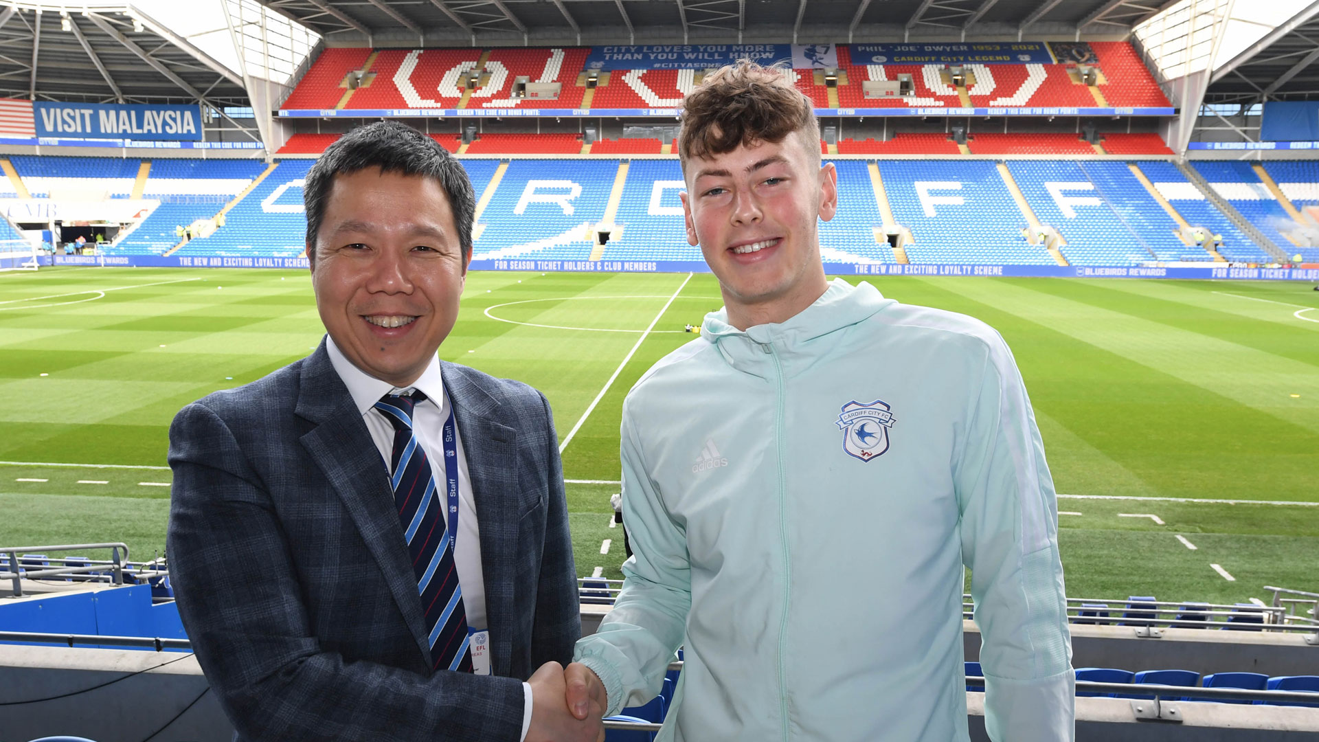 Oliver Denham has signed a new contract with the Bluebirds...