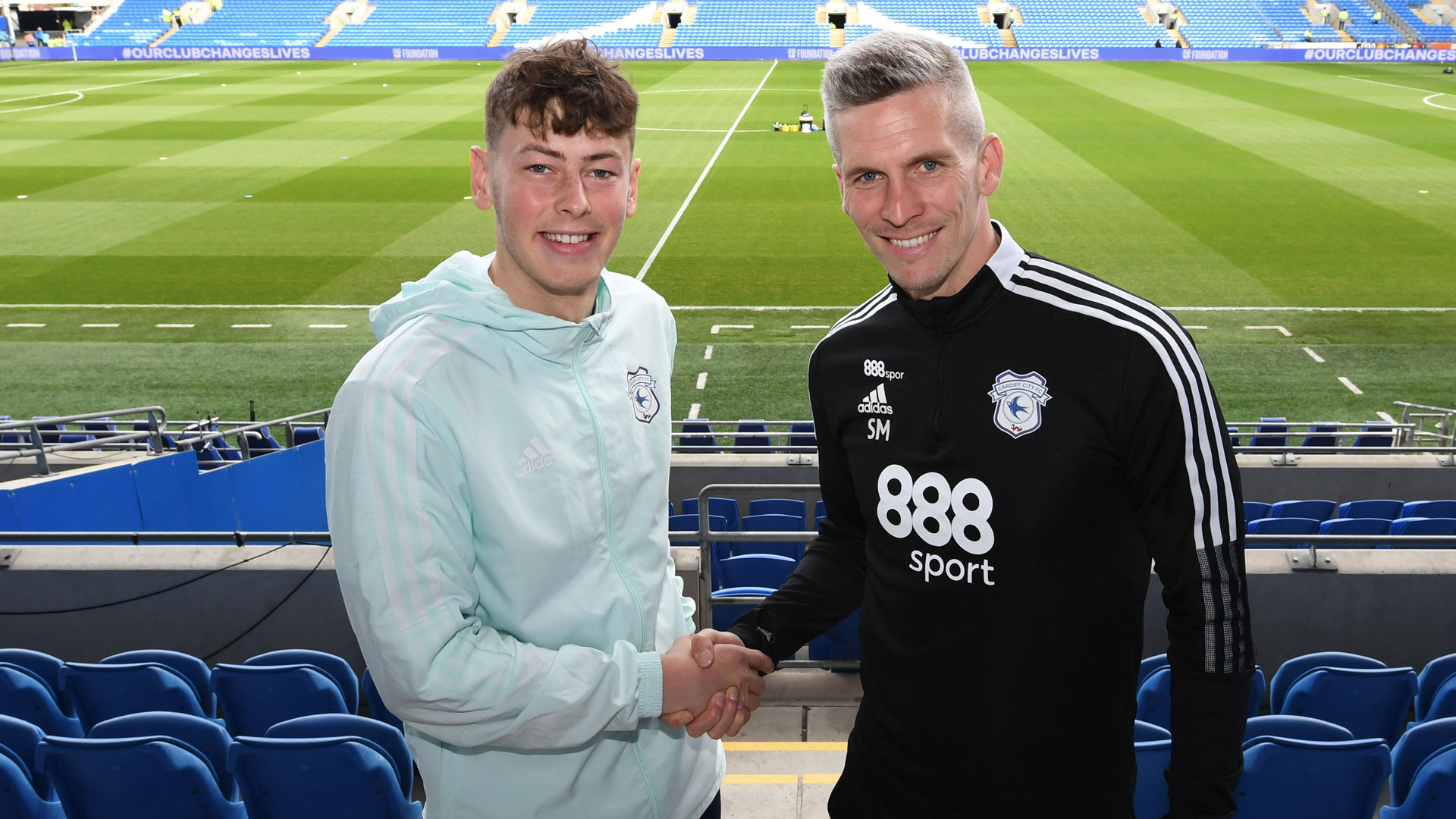 Oliver Denham has signed a new contract with the Bluebirds...