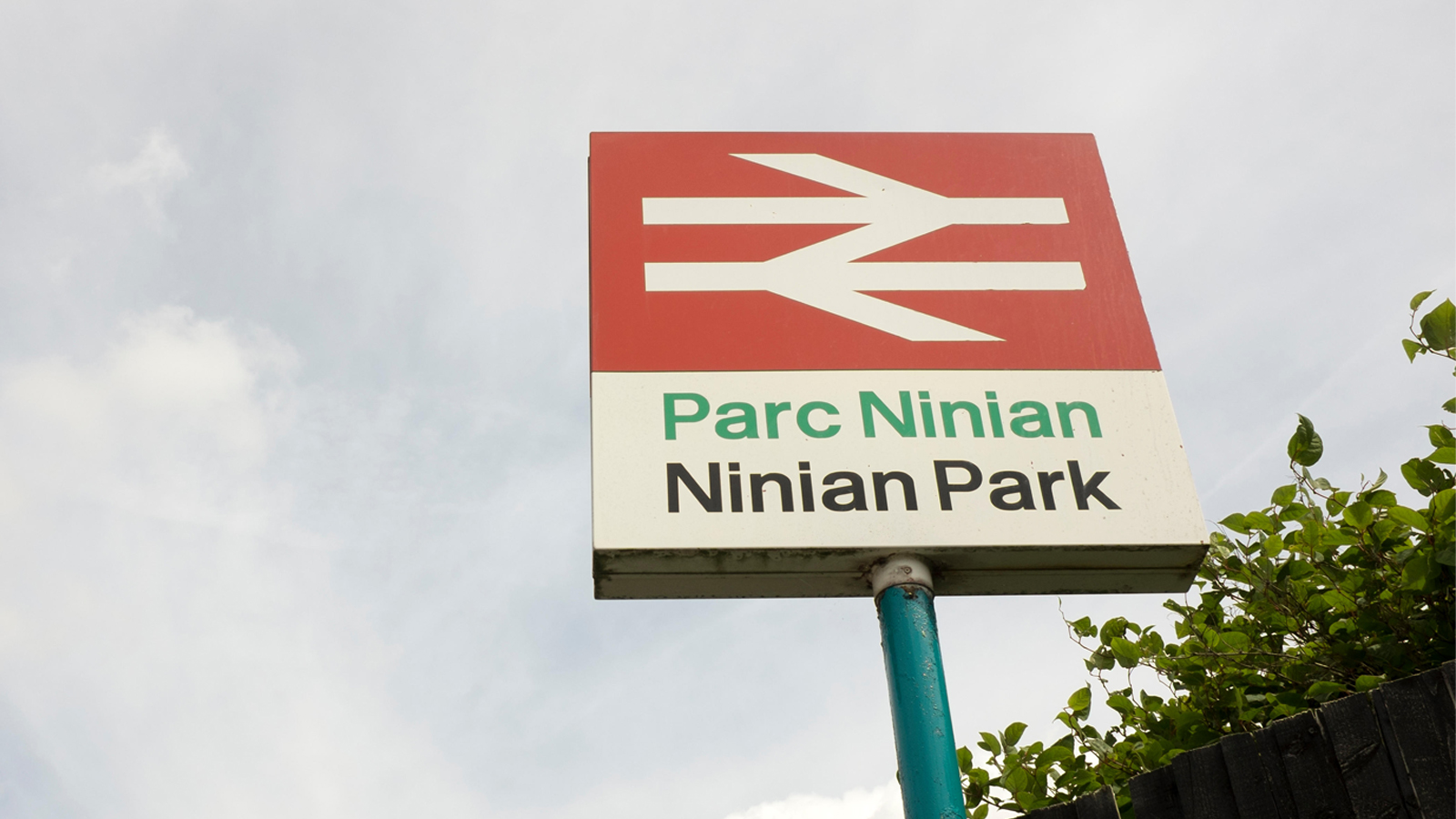 Ninian Park train station