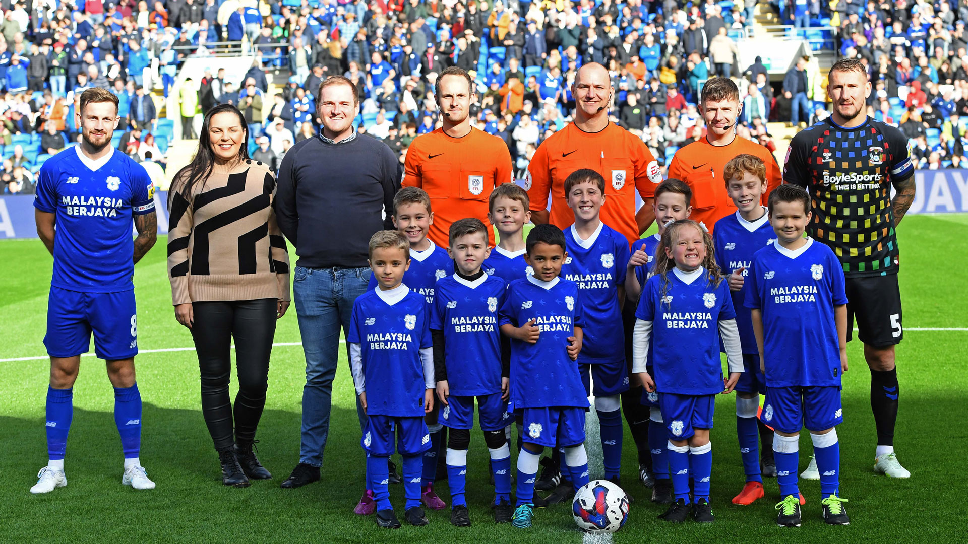 Sponsors Heineken line-up alongside City captain Joe Ralls at our match with Coventry City...