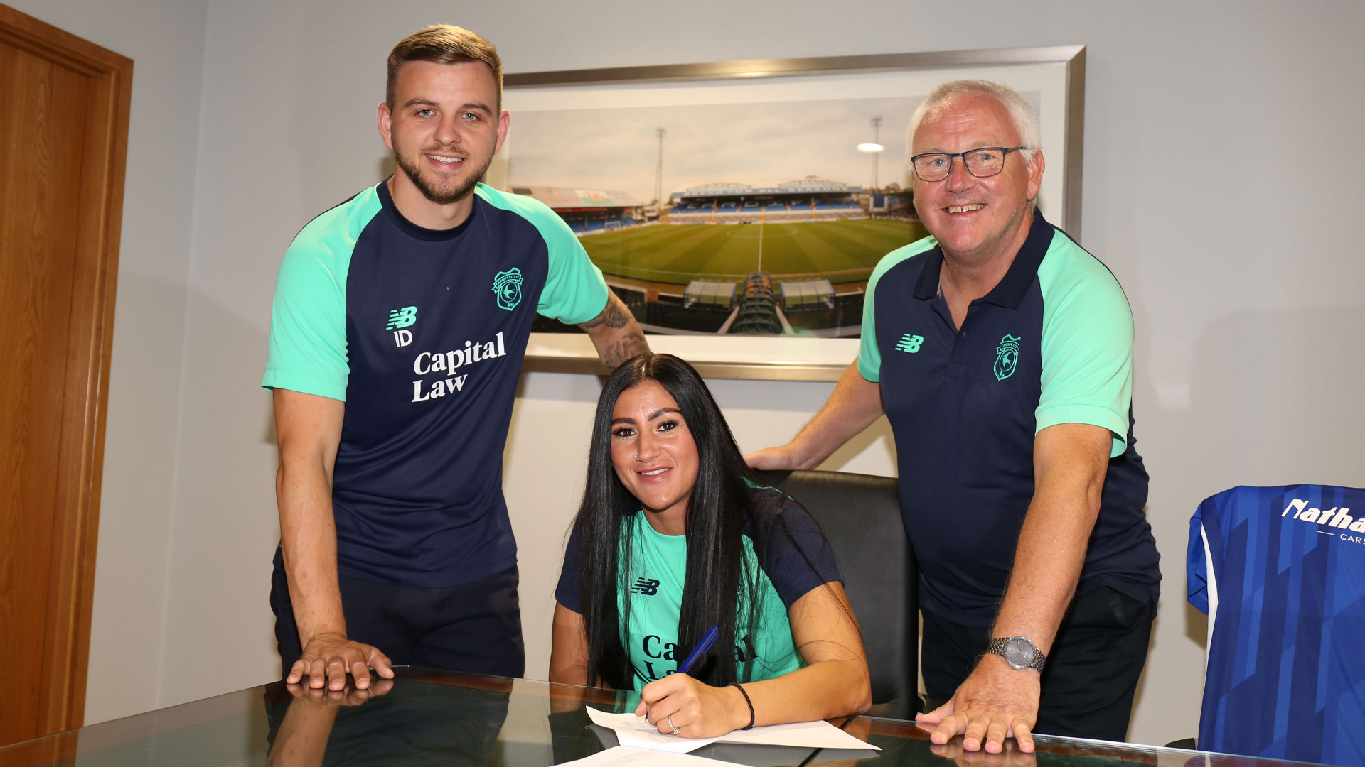Danielle Broadhurst signs a semi-professional contract with Cardiff City Women