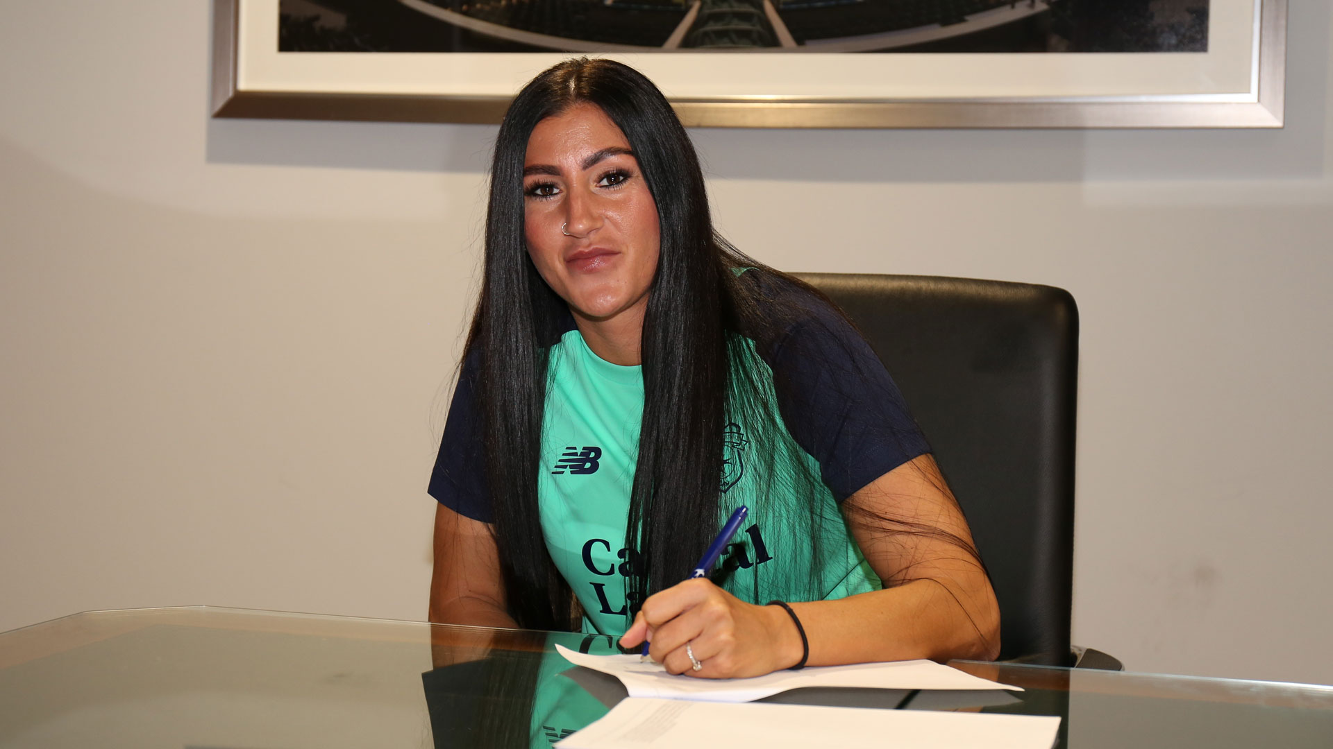 Danielle Broadhurst signs semi-professional contract with Cardiff City Women