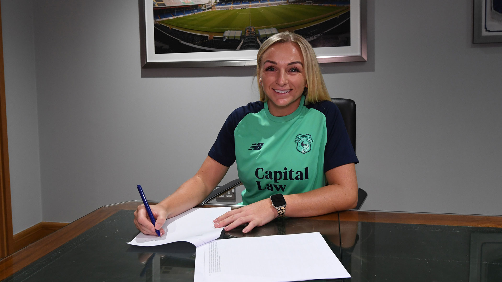 Kelly Adams signs a semi-professional contract with Cardiff City Women