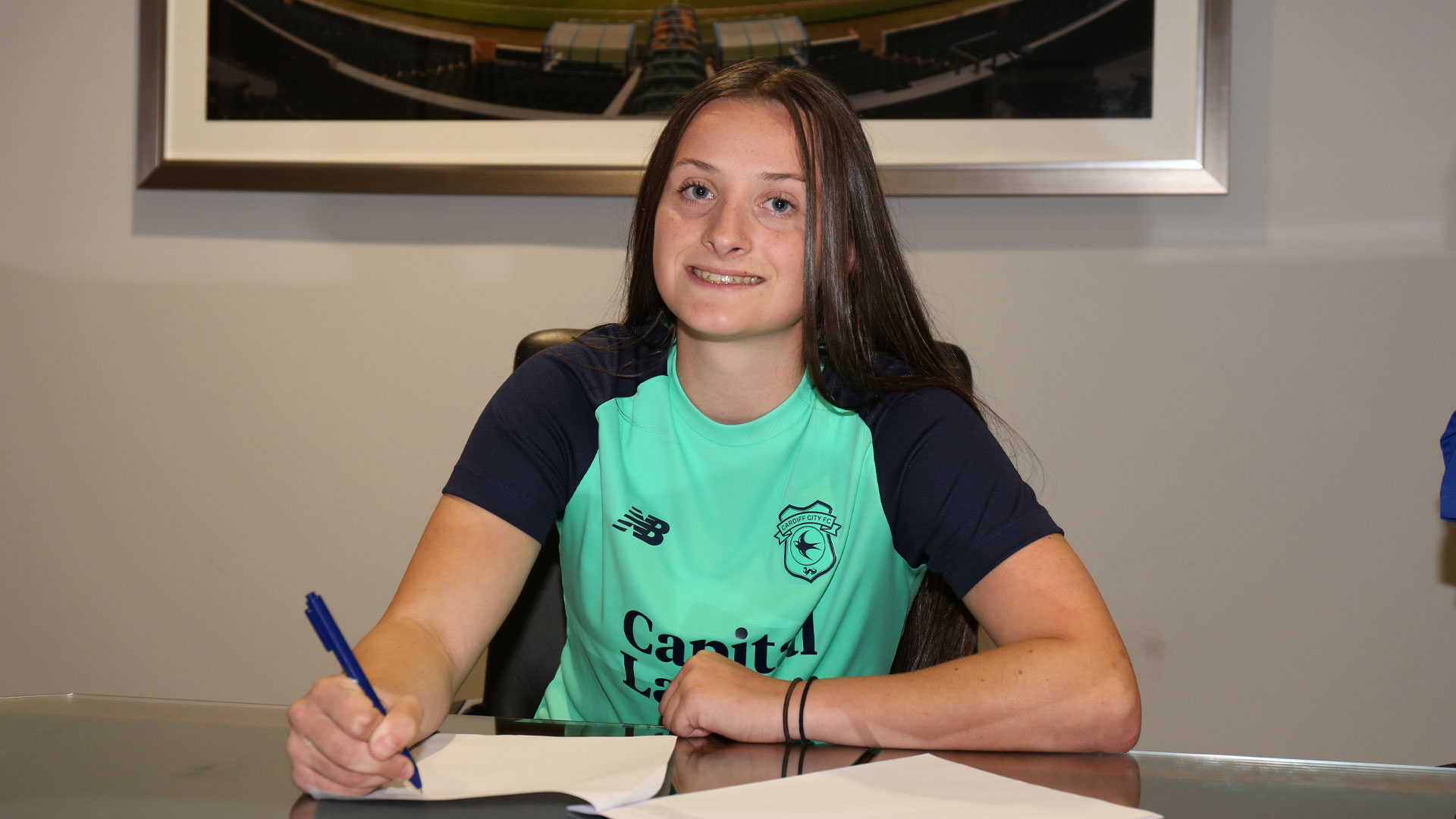 Mackenzie Olden signs a semi-professional contract with Cardiff City Women