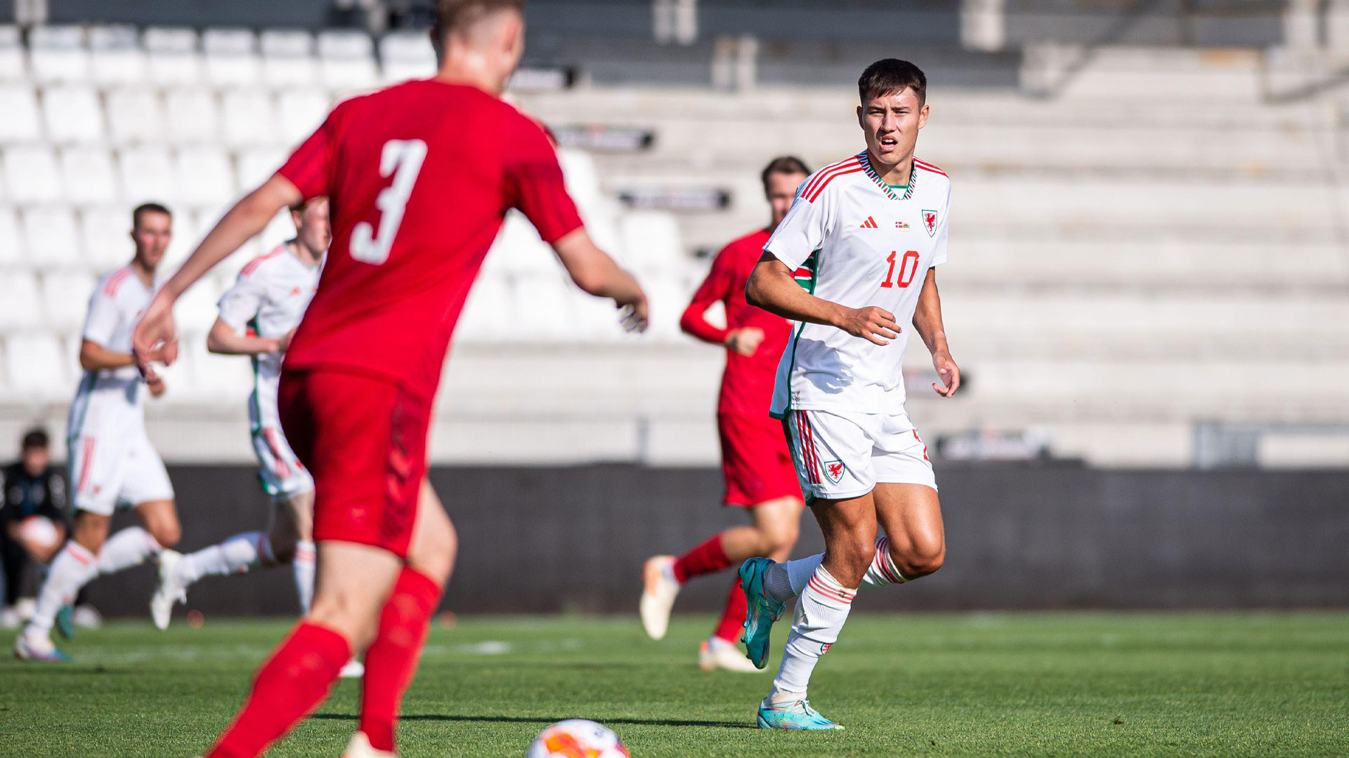 Rubin Colwill in action for Wales' U21 side