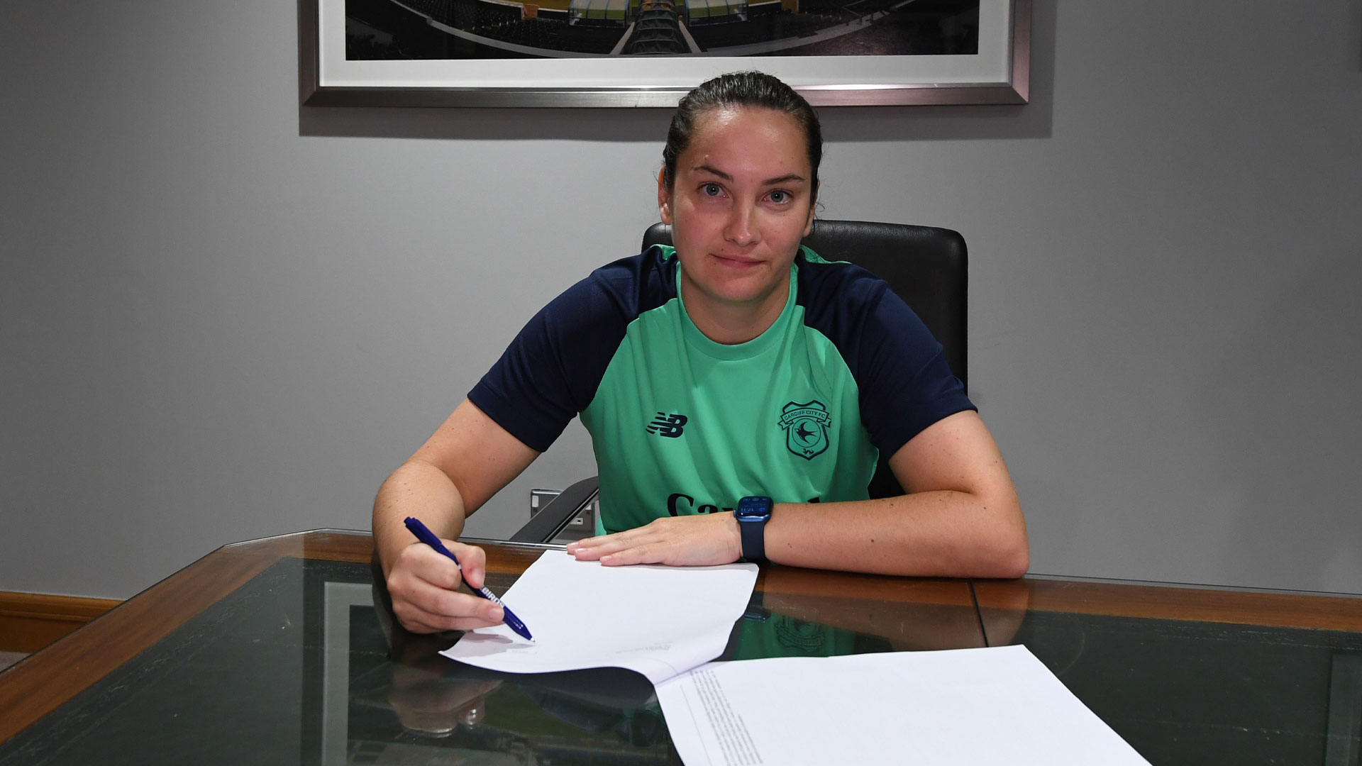 Siobhan Walsh signs a semi-professional contract with Cardiff City Women