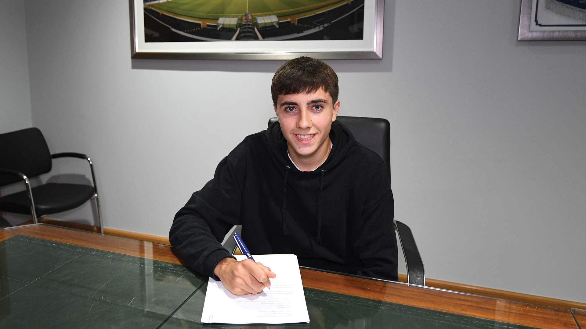 Joel Colwill signs a new City deal...