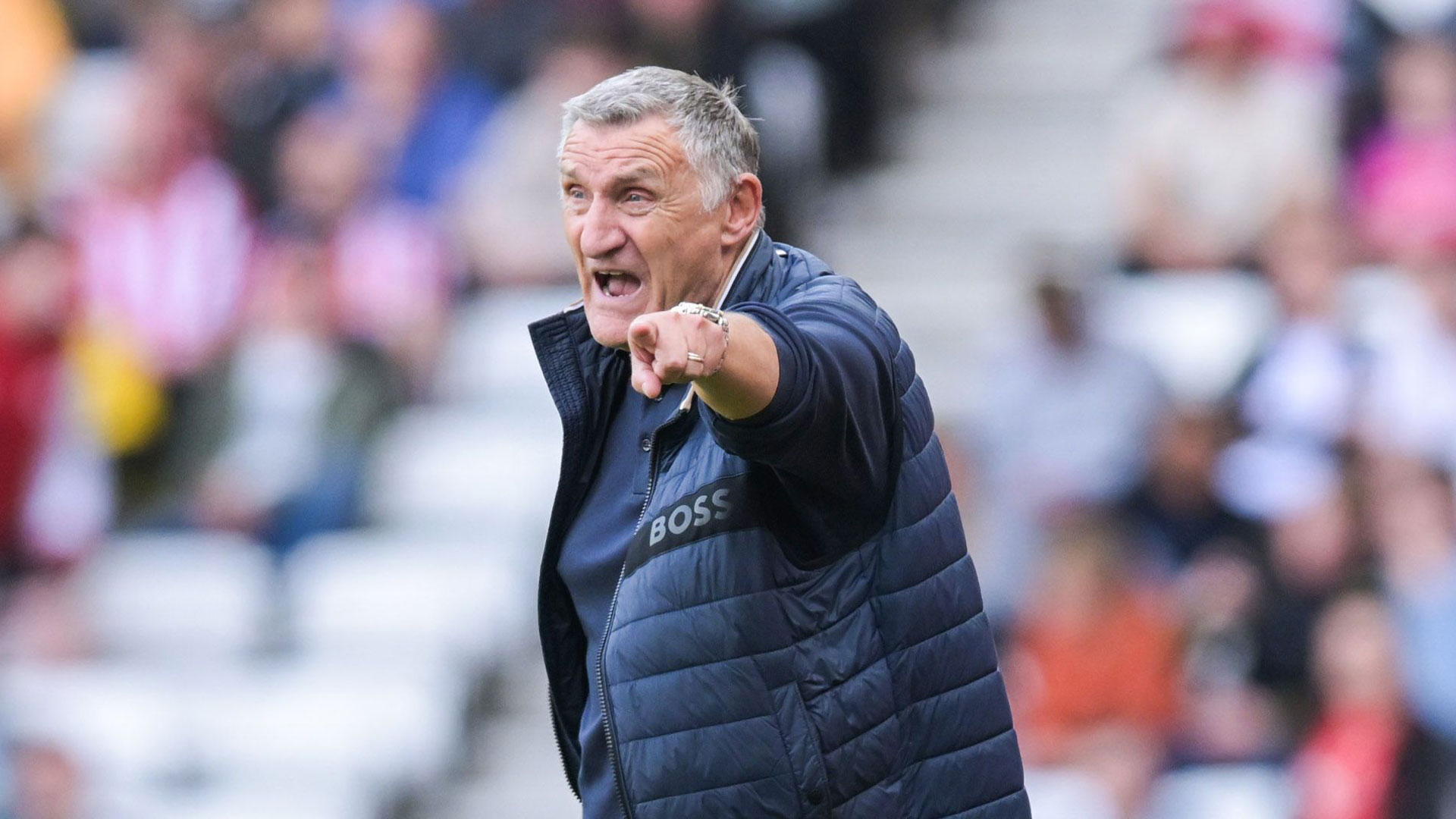 Tony Mowbray on the touchline for Sunderland