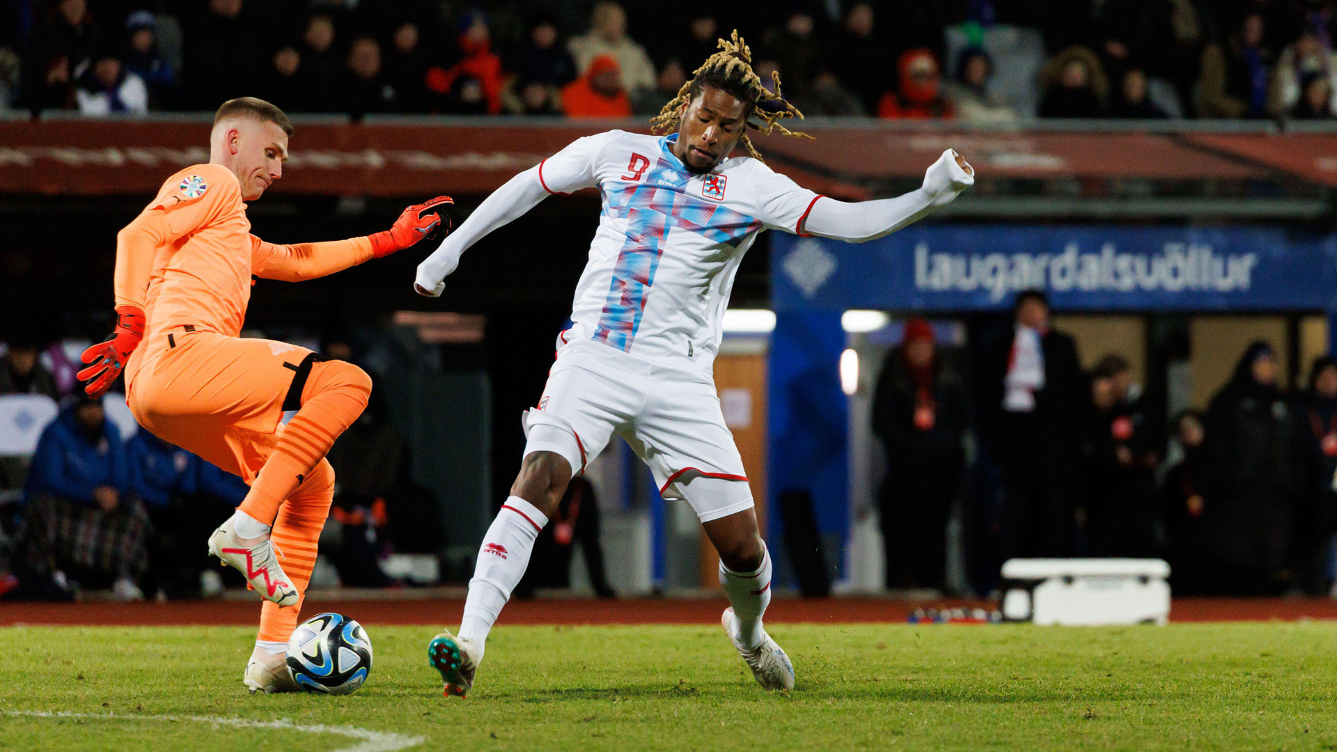 Alex Runarsson in action for Iceland