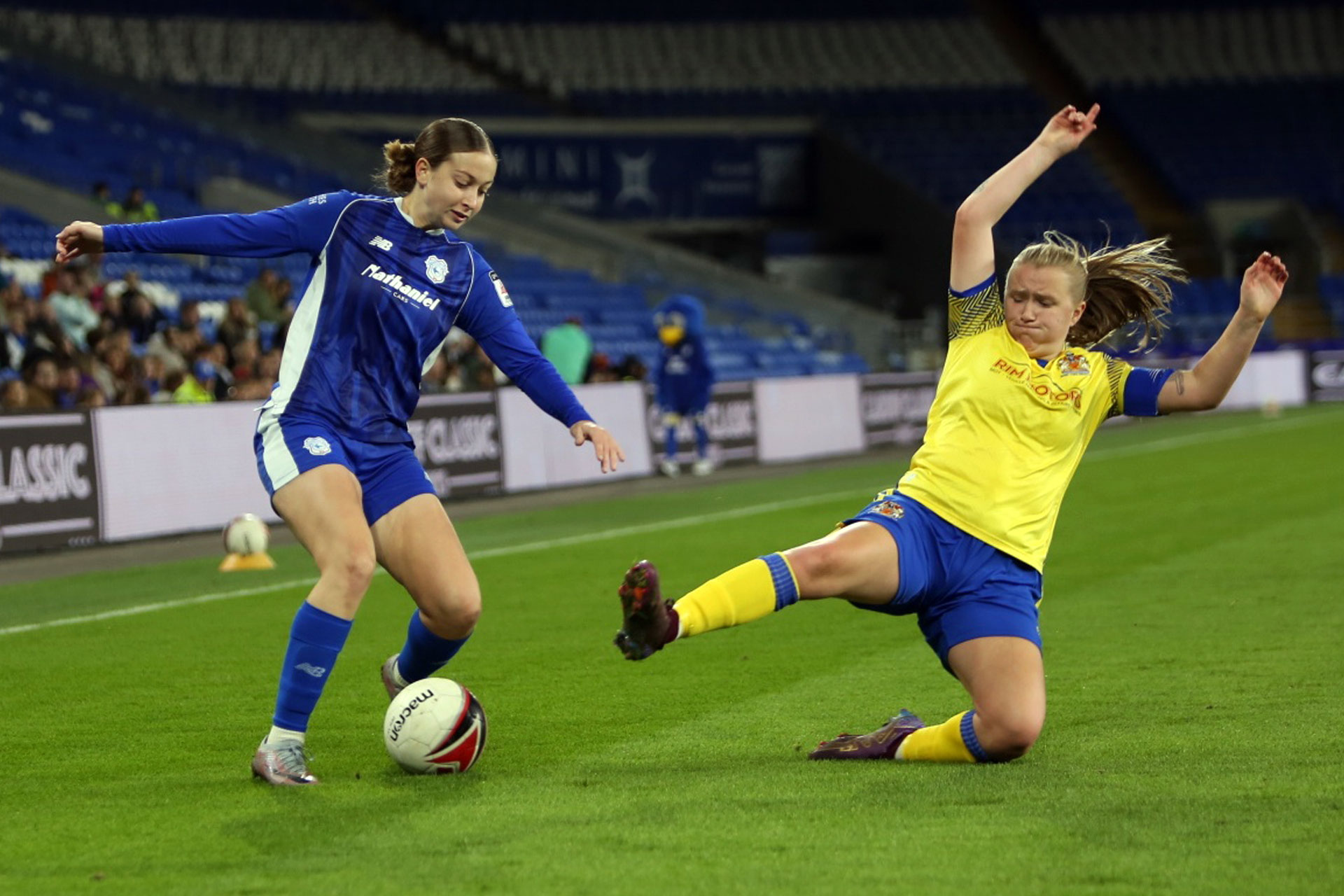 Molly Kehoe in action for Cardiff City Women