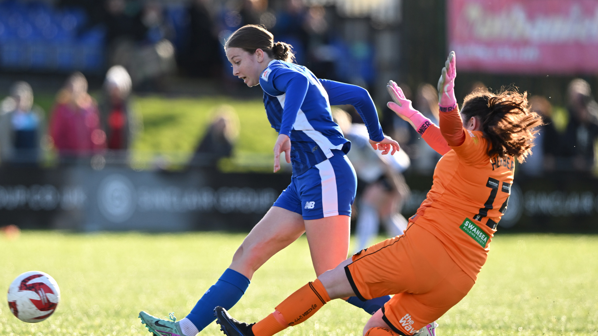 Molly Kehoe in action for Cardiff City Women