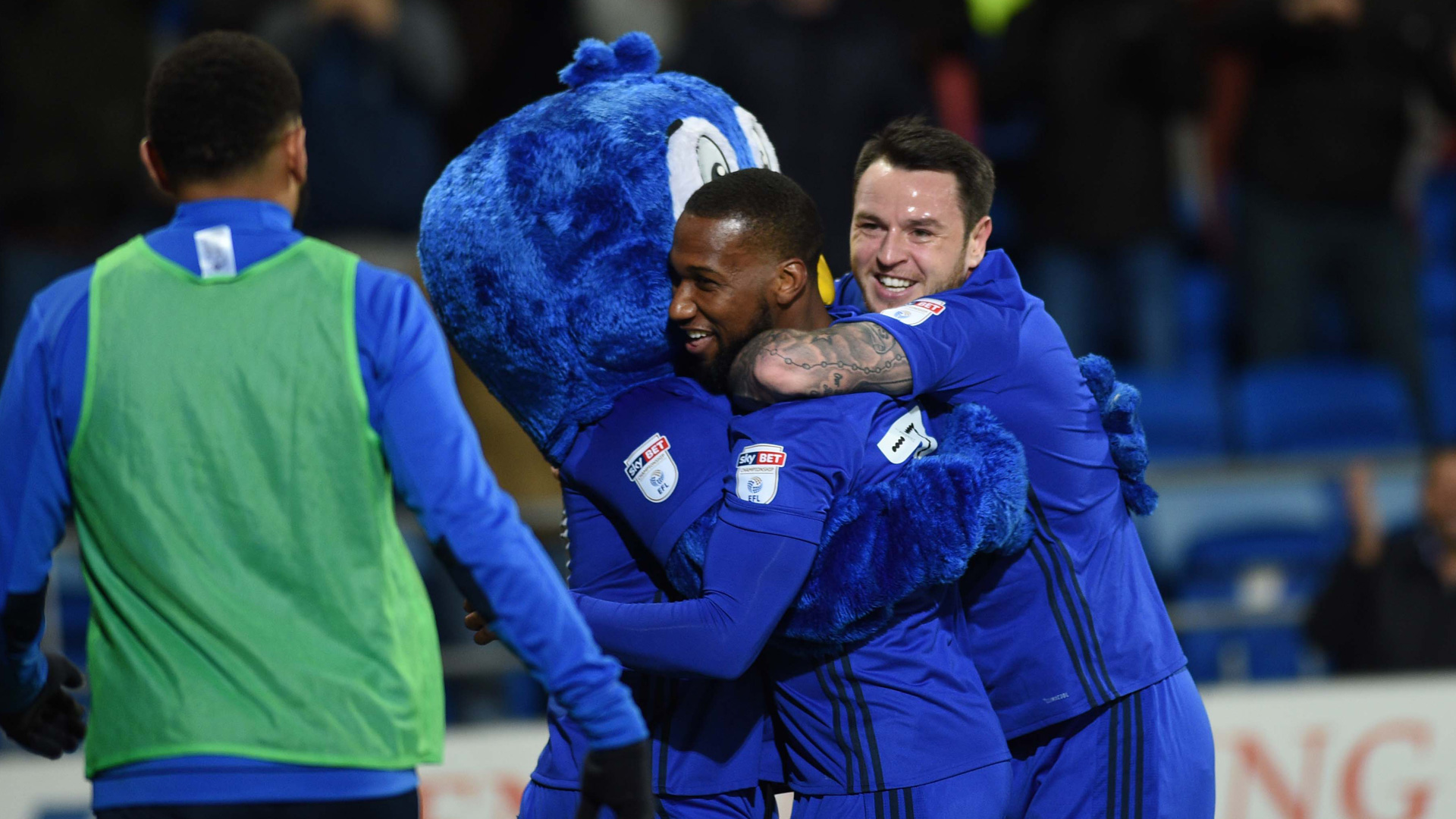 Lee Tomlin and Junior Hoilett celebrate...