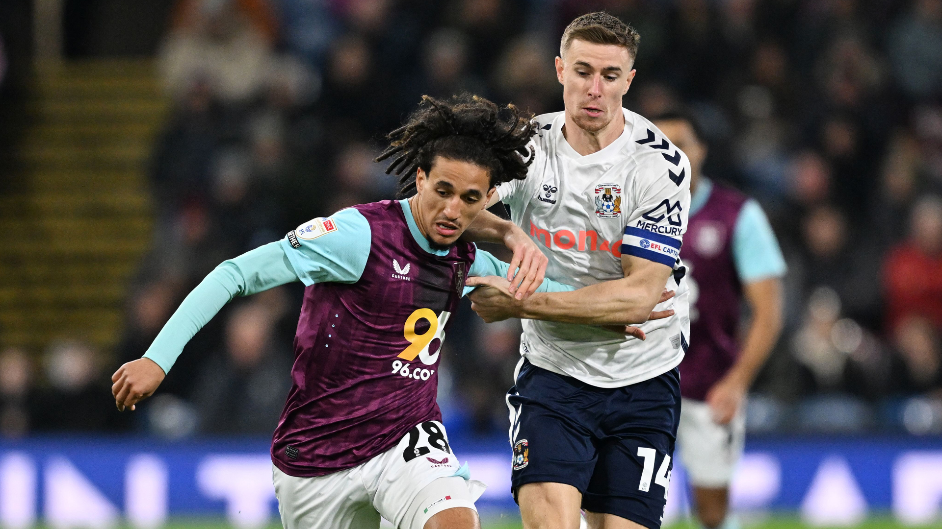 Ben Sheaf tussles with Hannibal Mejbri