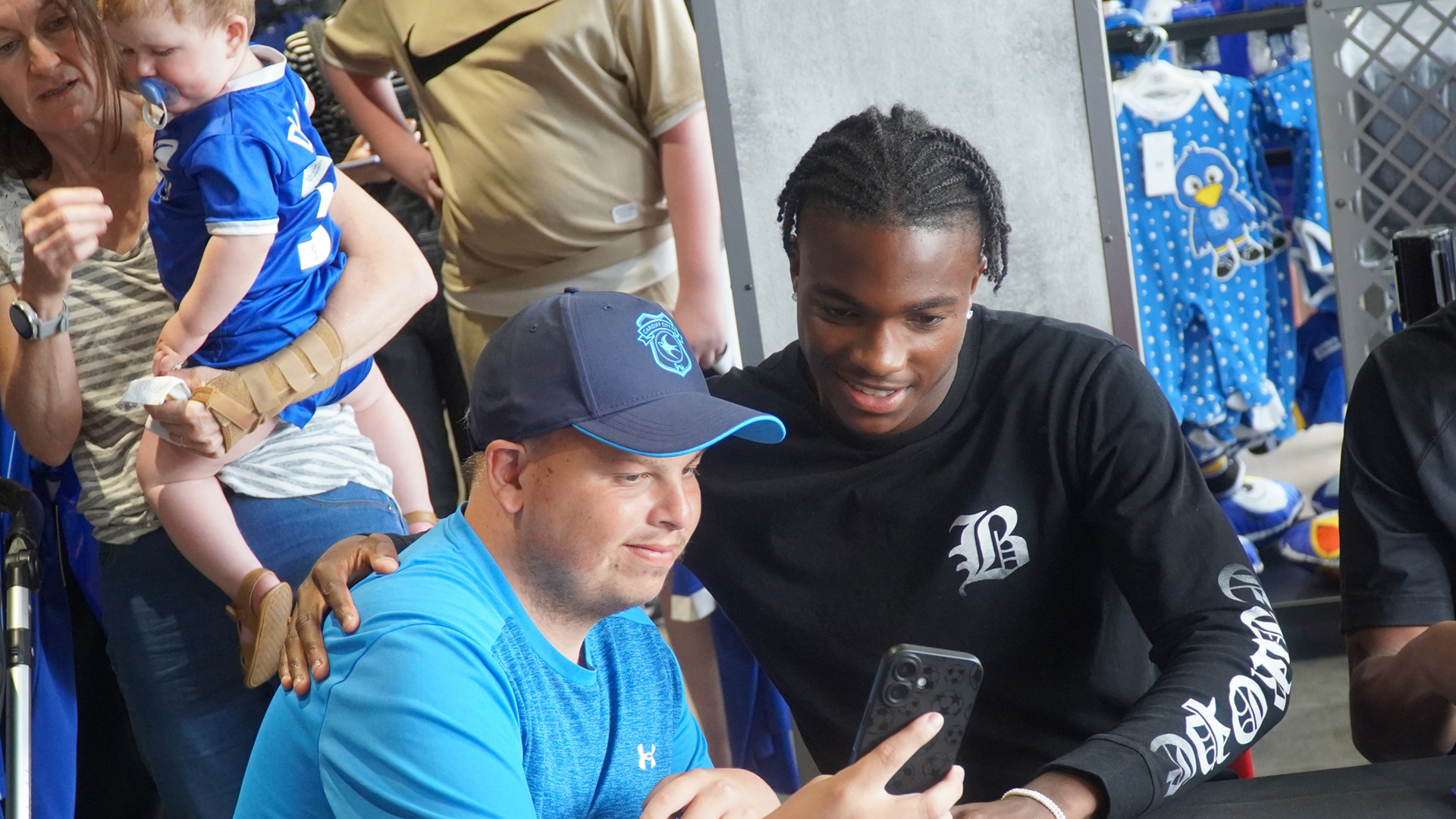 Tanatswa Nyakuhwa meets the City fans