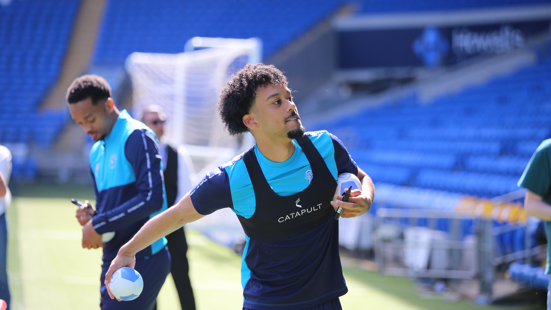Calum Scanlon meets the City fans