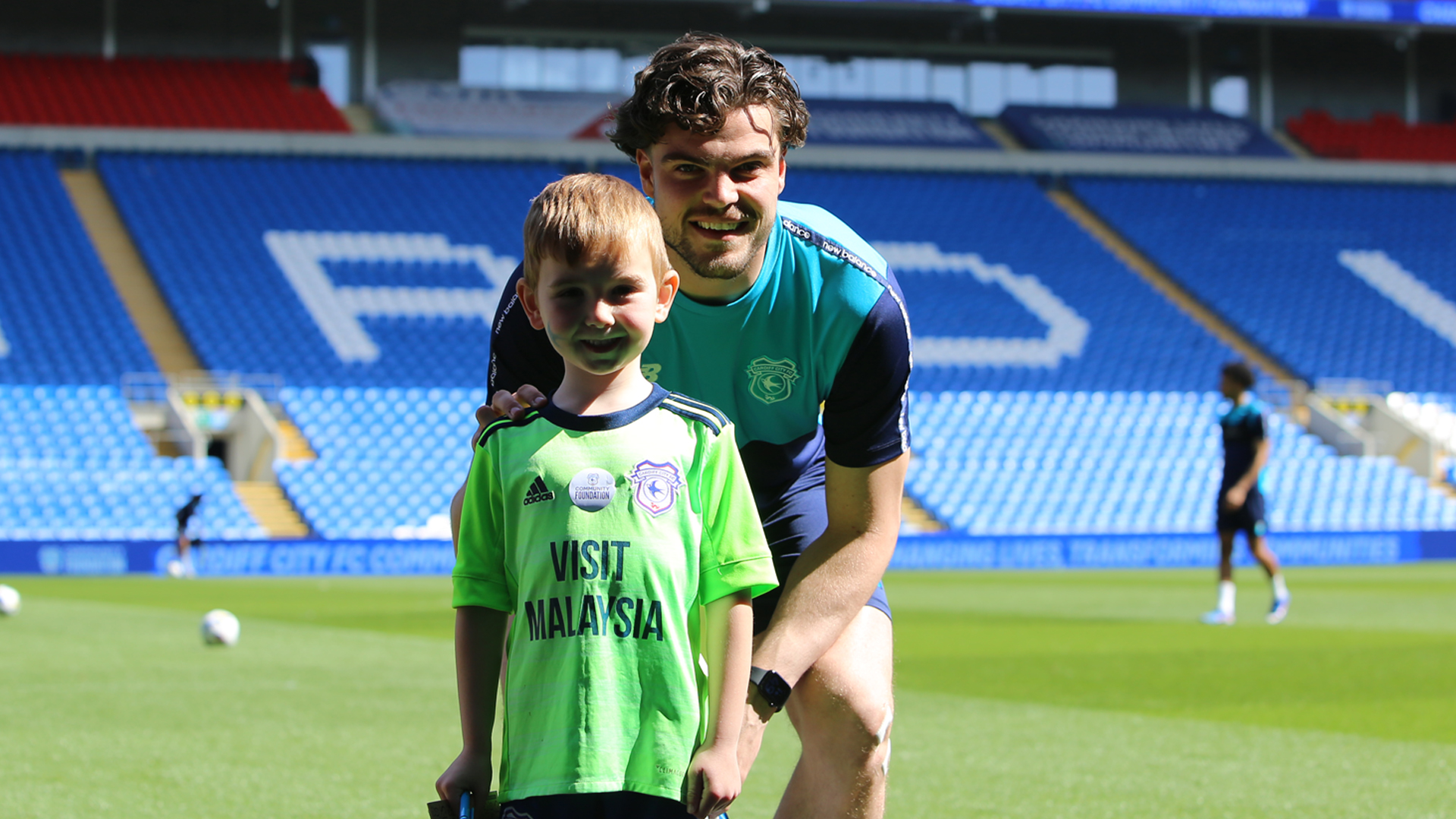 Ollie Tanner meets the City fans