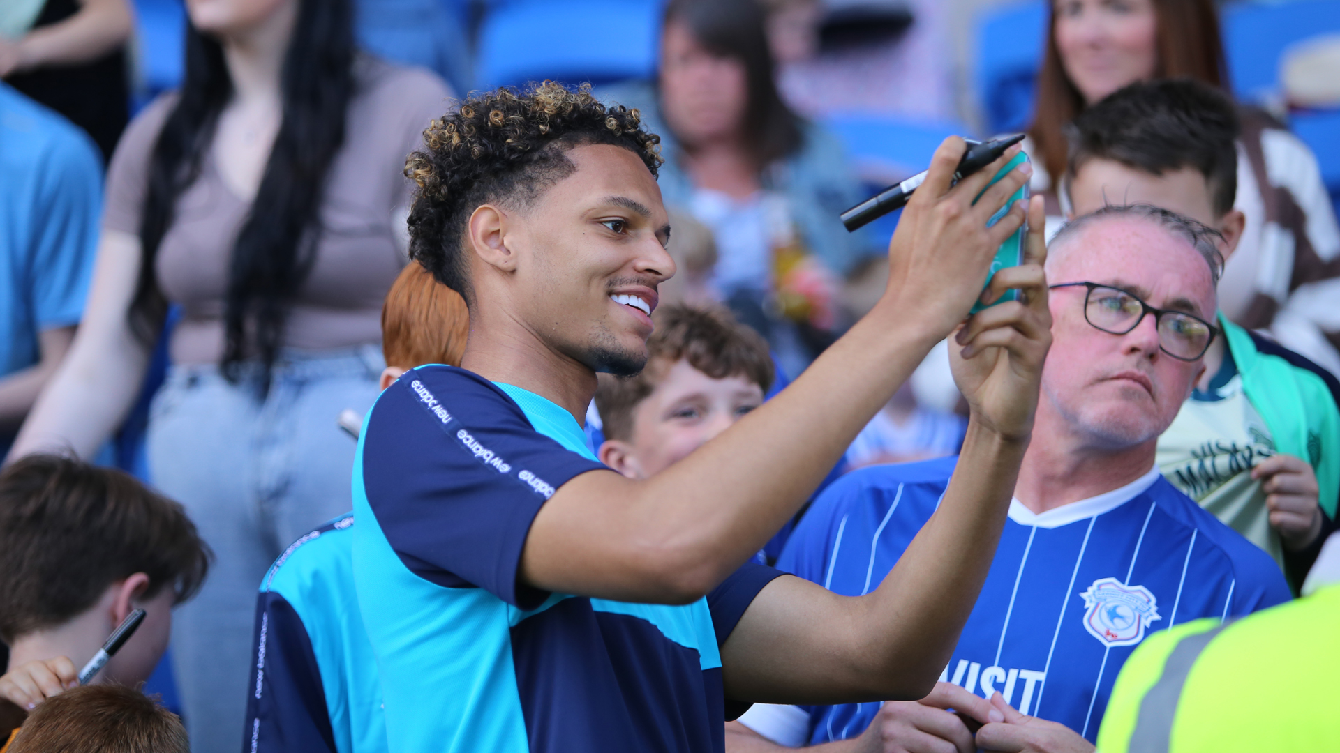 Omari Kellyman meets the City fans