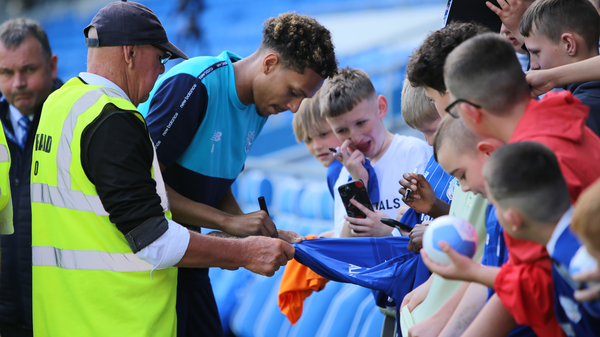 Omari Kellyman meets the City fans