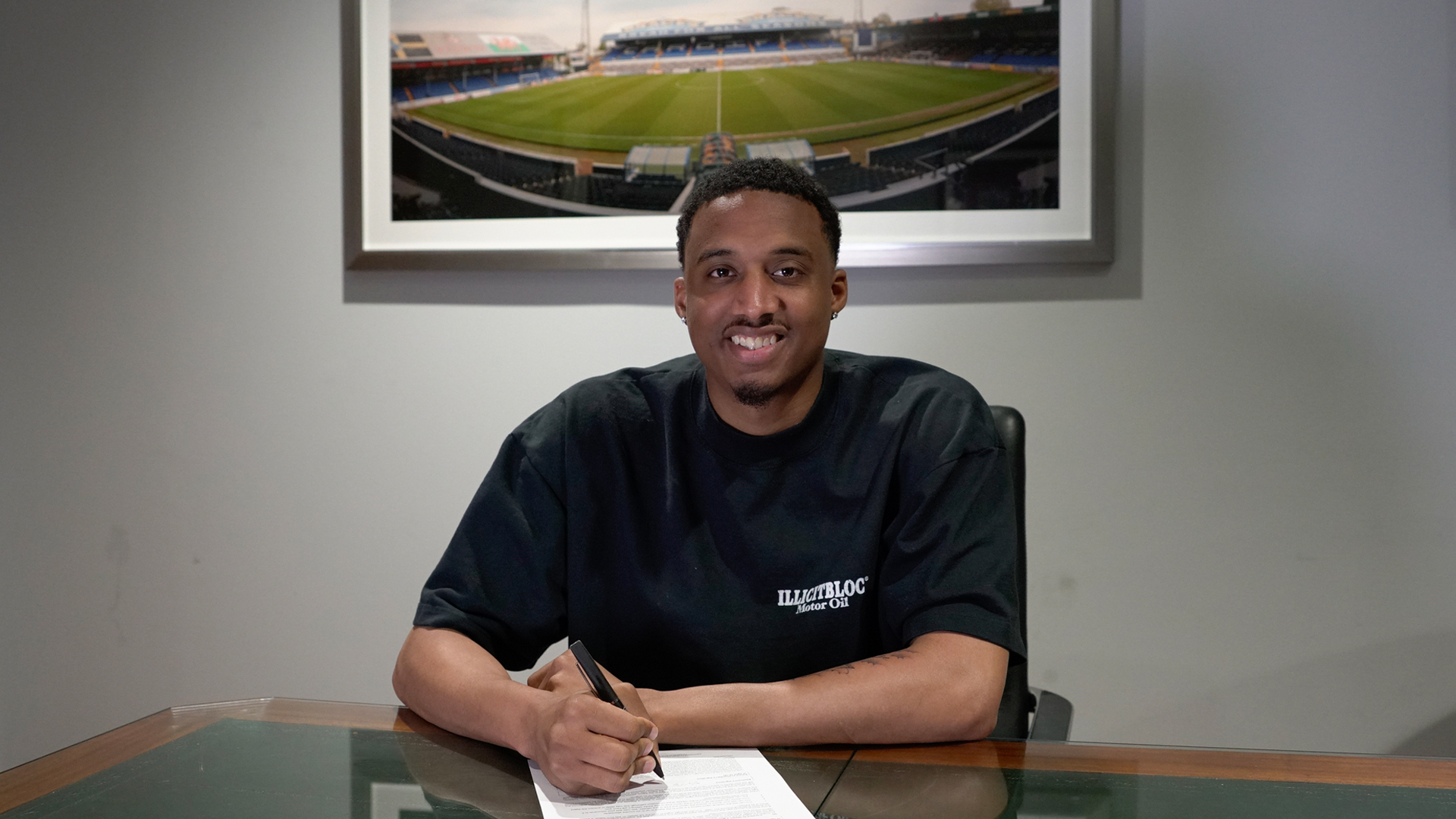 Nathan Trott signs a permanent contract with the Bluebirds!