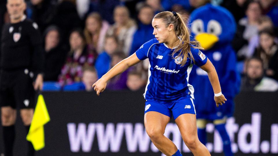 Seren Watkins in action for Cardiff City Women