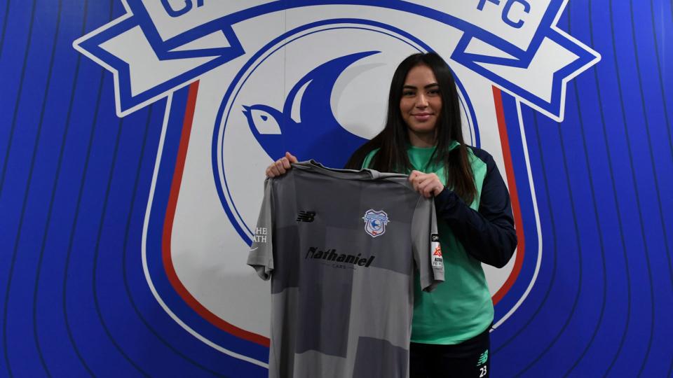 Anna Phelps signs for Cardiff City Women