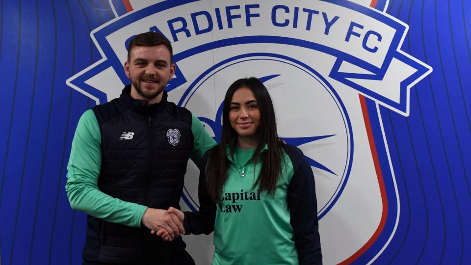 Anna Phelps signs for Cardiff City Women