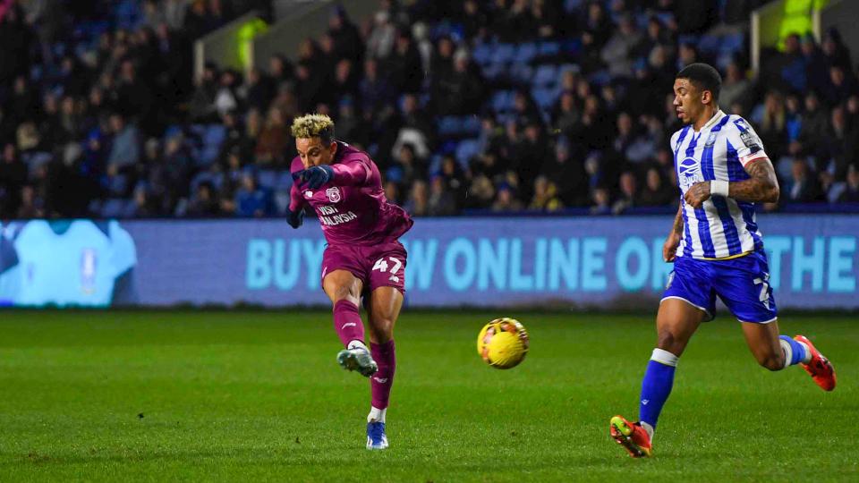 Callum Robinson in action for Cardiff City