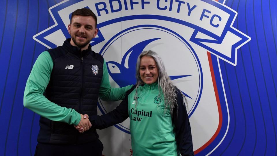 Kerry Walklett signs for Cardiff City