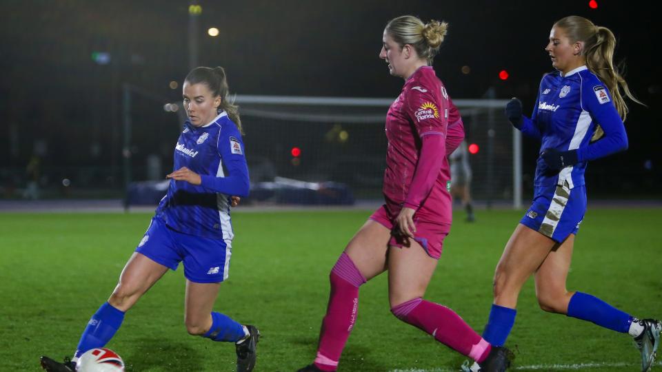 Lisa Owen in action for Cardiff City Women