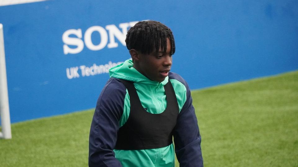 Ronan Kpakio in Cardiff City U18 training