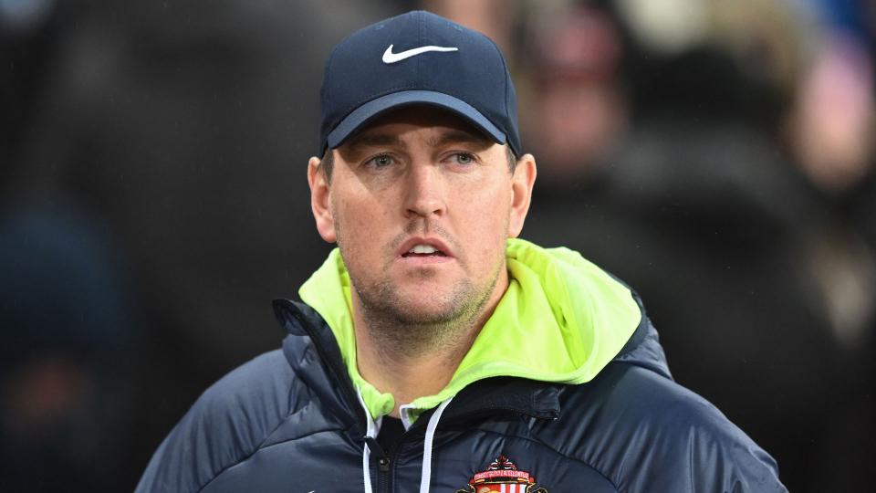 Mike Dodds on the touchline for Sunderland