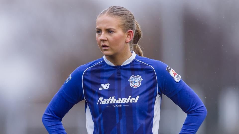 Rhianne Oakley in action for Cardiff City Women