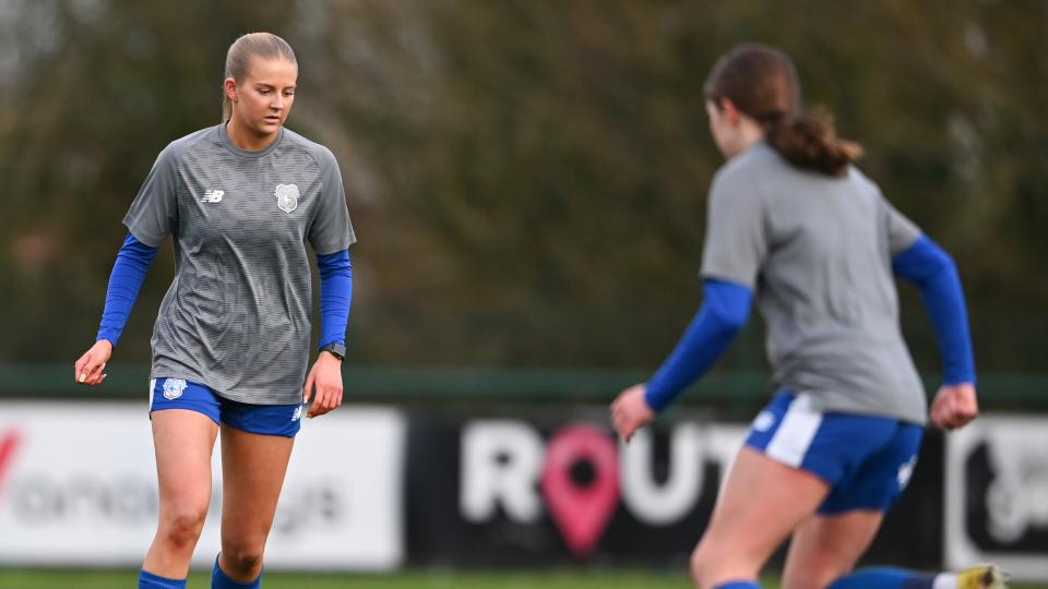 Rhianne Oakley in action for Cardiff City Women