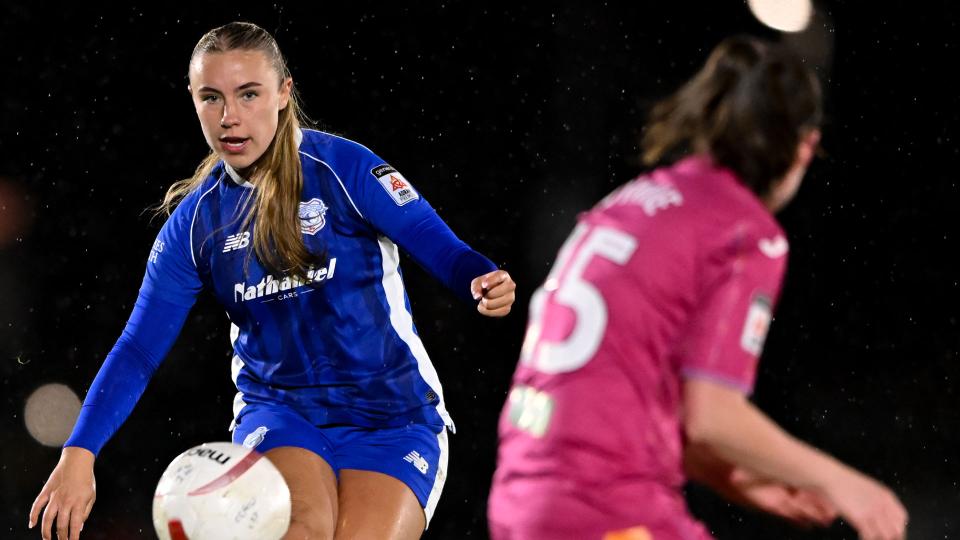 Seren Watkins in action for Cardiff City Women