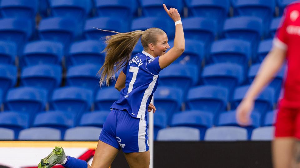 Rhianne Oakley scores for Cardiff City Women