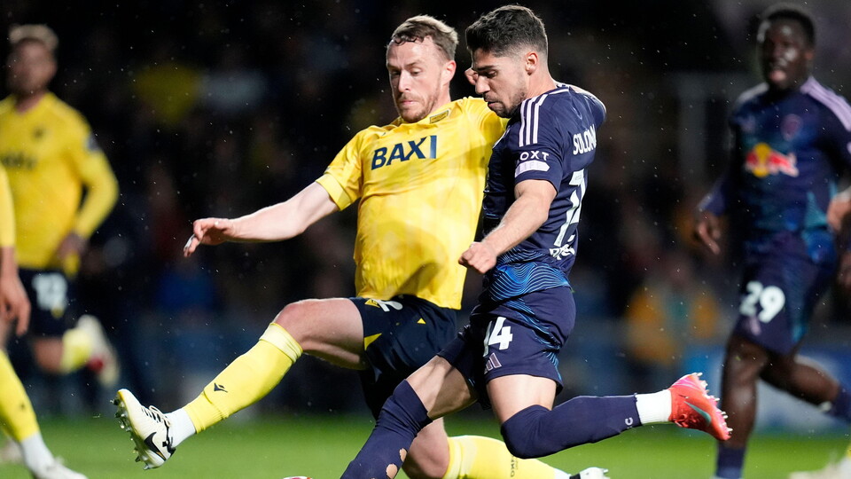 Manor Solomon scores for Leeds United