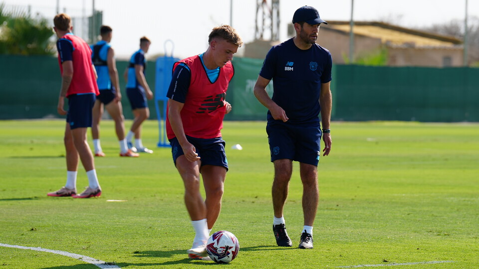 Isaak Davies, Brian Barry-Murphy