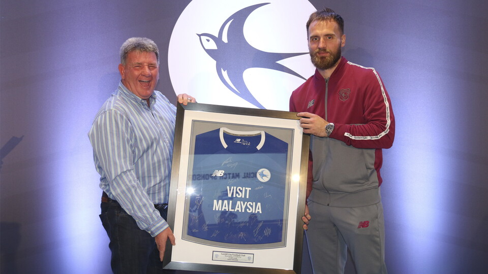 Jak Alnwick with a sponsor