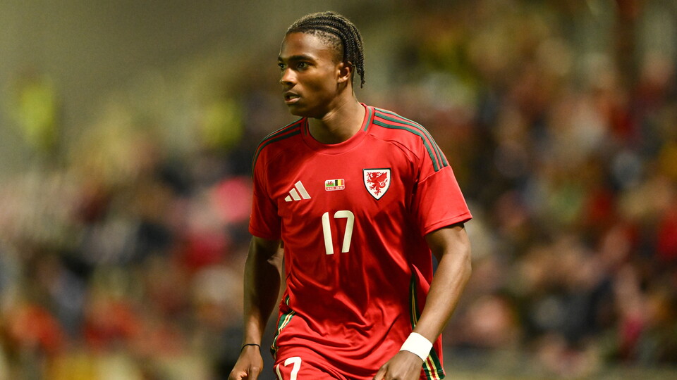 Tanatswa Nyakuhwa in action for Wales' U21s