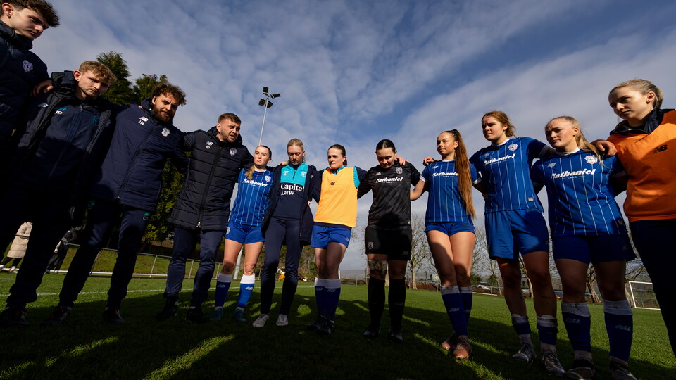 Iain Darbyshire addresses his team following the win.