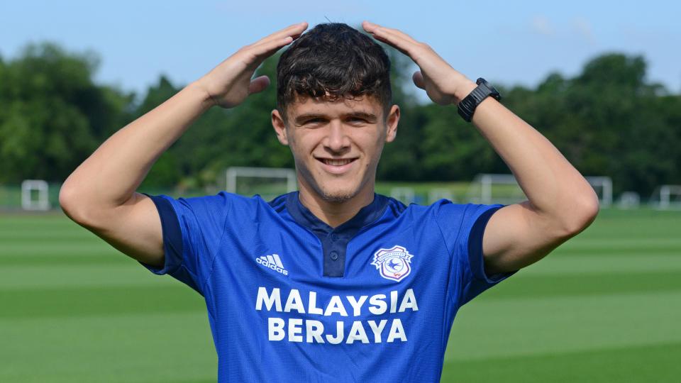 Ryan Giles joins the Bluebirds...