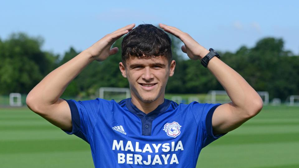 Ryan Giles joins the Bluebirds...