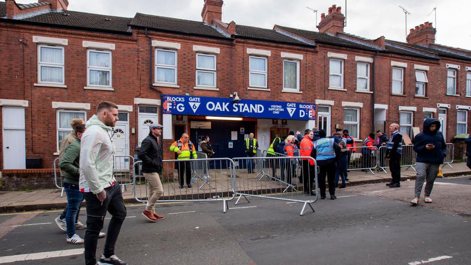 Oak Stand - away stand...