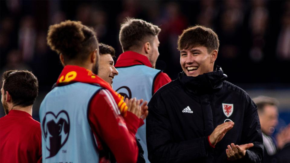 Rubin Colwill, Mark Harris