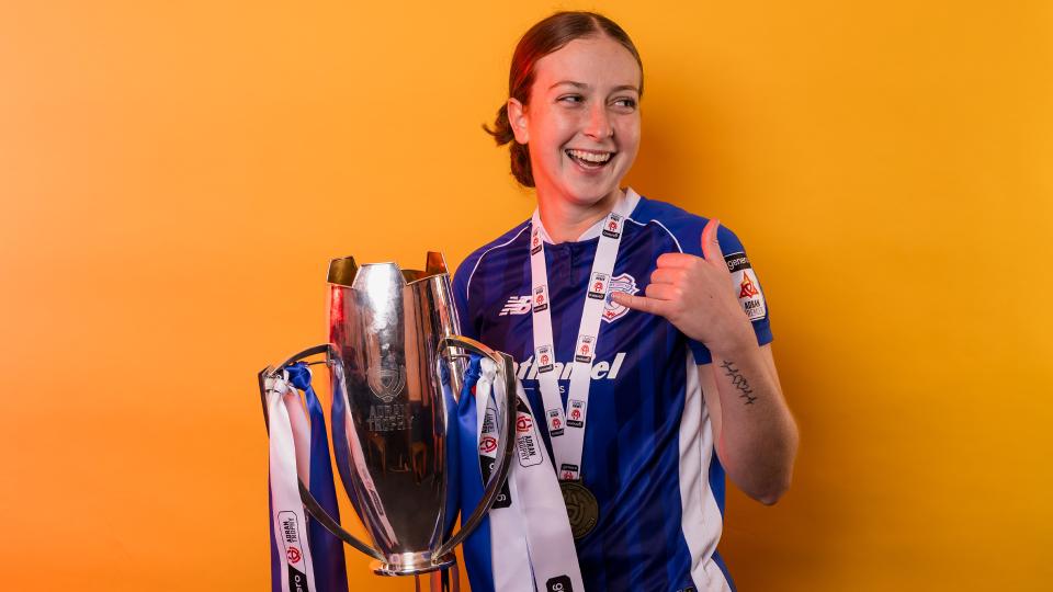 Molly Kehoe in action for Cardiff City Women